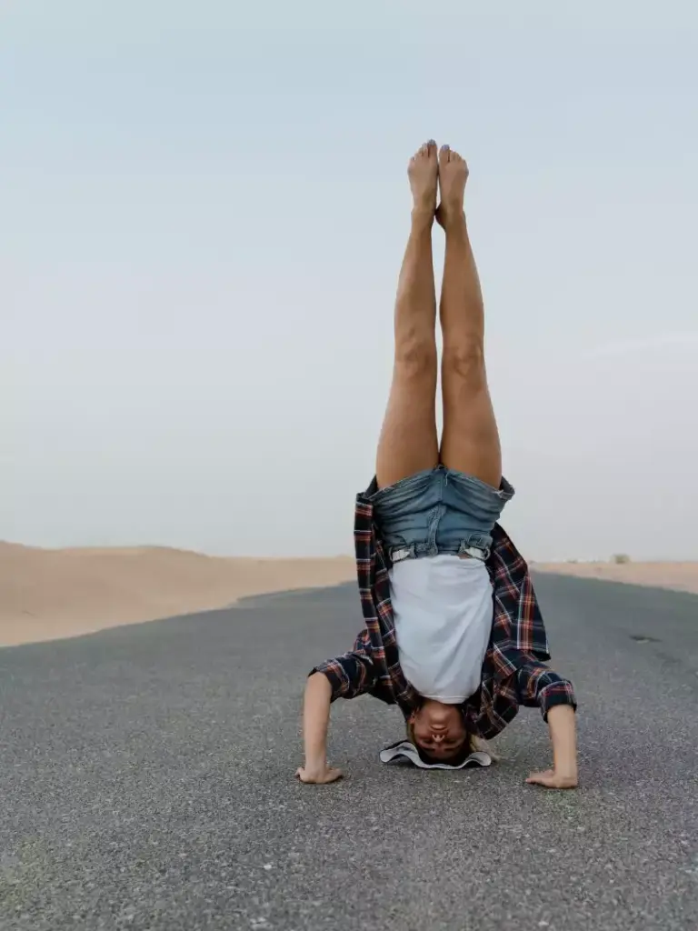 Kopfstand Yoga, Lachen gegen Stress
