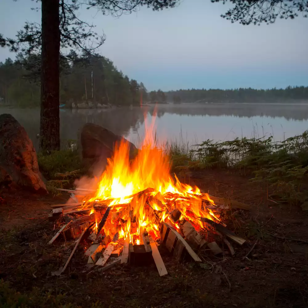 Sonnenwend-Zeremonien, Mittsommer Lagerfeuer
